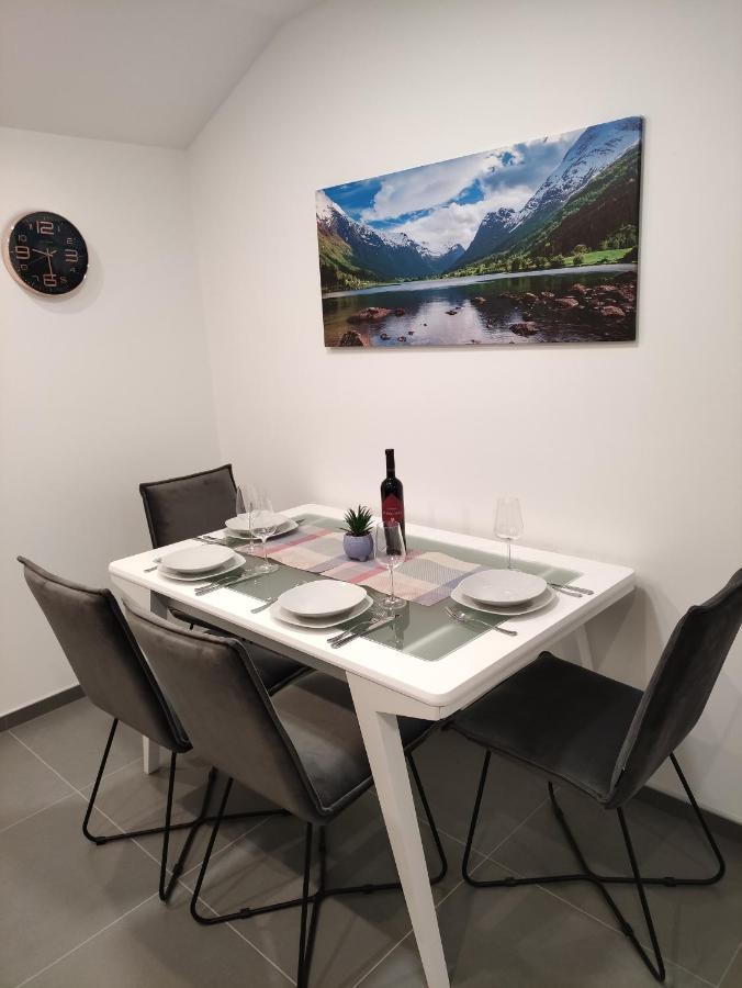 Mira 2 Lägenhet Zagvozd Exteriör bild